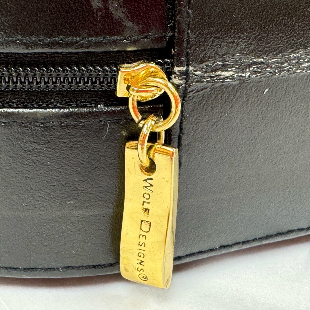 Wolf Heritage Oval Jewelry Zip Case, genuine leather. - Picture 14 of 14